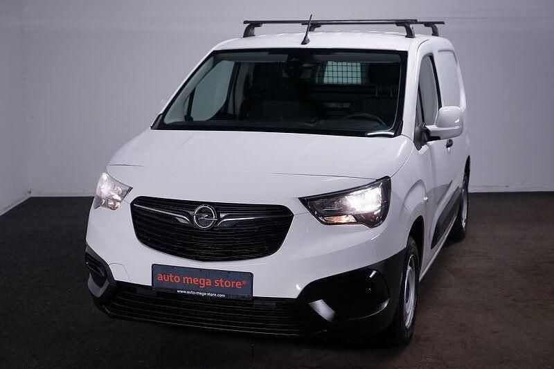 Weiß Gebraucht 2020 Opel Combo Edition Van / Kleinbus | 9.999 € (Guter Preis) - Bild 1/4