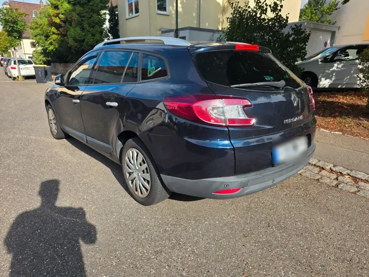 Gebraucht Renault Mégane GrandTour Dynamique 131 PS (96 kW) 2011 Blau Kombi