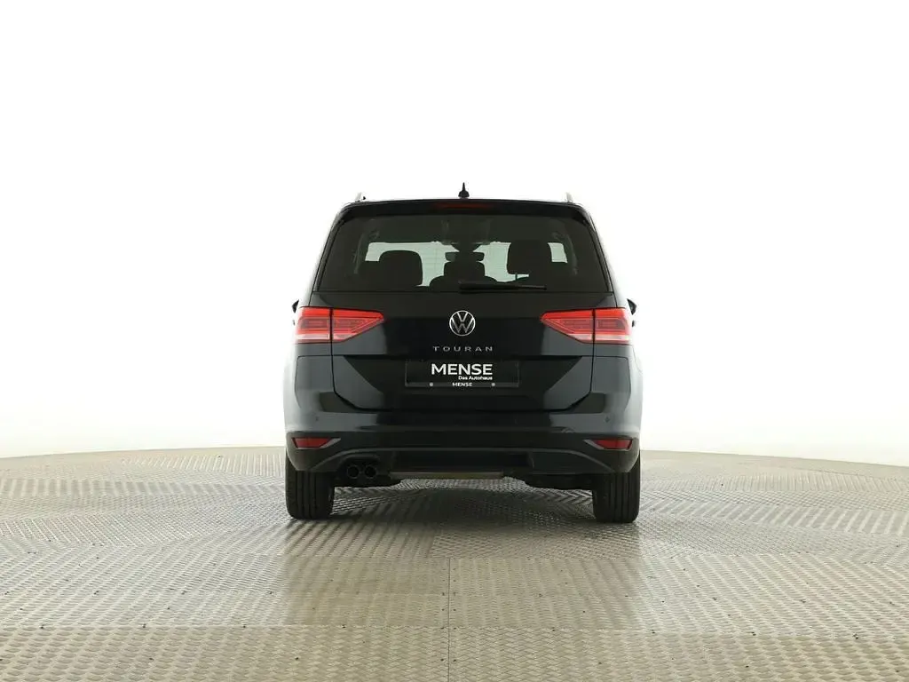 Gebraucht VW Touran Highline 150 PS (110 kW) 2024 Deep black perleffekt Van / Kleinbus