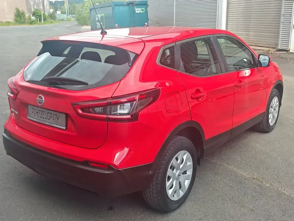 Gebraucht Nissan Qashqai Visia 116 PS (85 kW) 2017 Rot SUV