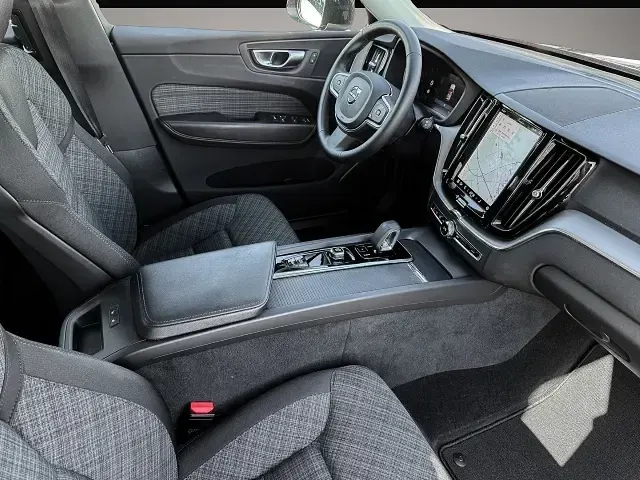 Gebraucht Volvo XC60 Core 197 PS (144 kW) 2023 Schwarz SUV