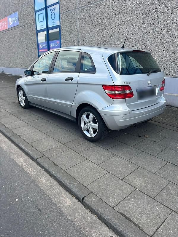 Gebraucht Mercedes B180 109 PS (80 kW) 2006 Silber Van / Kleinbus