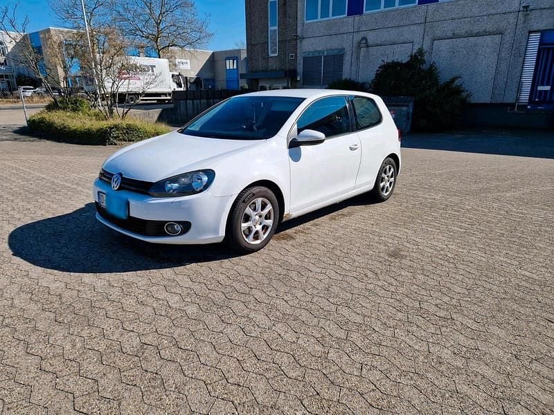 Gebraucht VW Golf VI 80 PS (58 kW) 2010 Weiß Kleinwagen