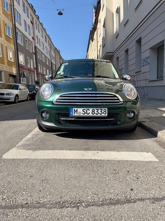 Grün Gebraucht 2011 Mini Cooper Clubman Kombi | 6.299 € (Fairer Preis) - Bild 1/4