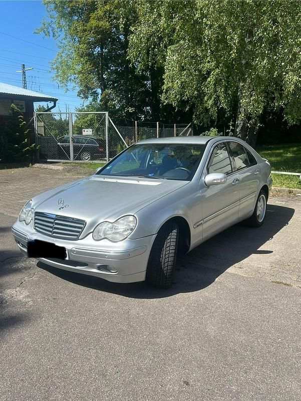 Silber Gebraucht 2000 Mercedes C240 Limousine | 3.150 € - Bild 1/4