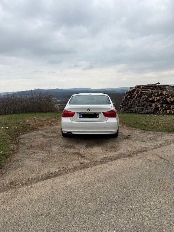 Gebraucht BMW 320 170 PS (125 kW) 2009 Weiß Limousine