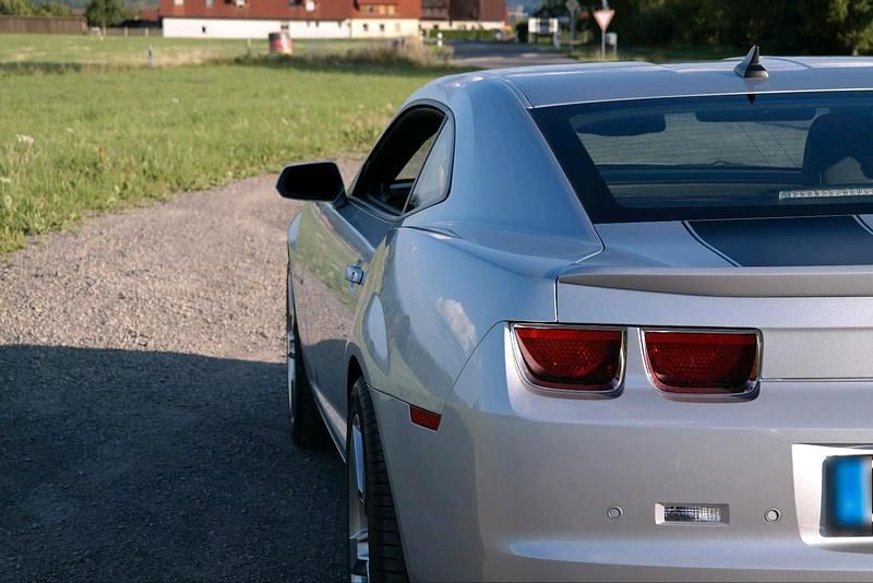 Gebraucht Chevrolet Camaro 330 PS (242 kW) 2010 Silber Coupé
