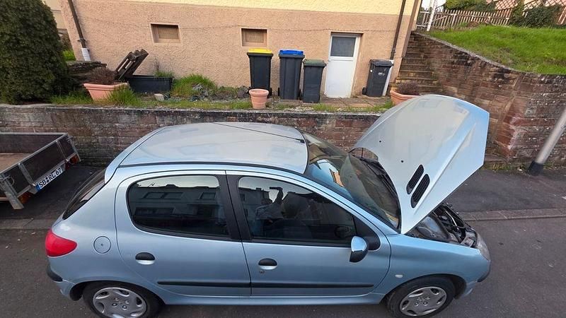 Gebraucht Peugeot 206 Premium 75 PS (55 kW) 2000 Silber Limousine