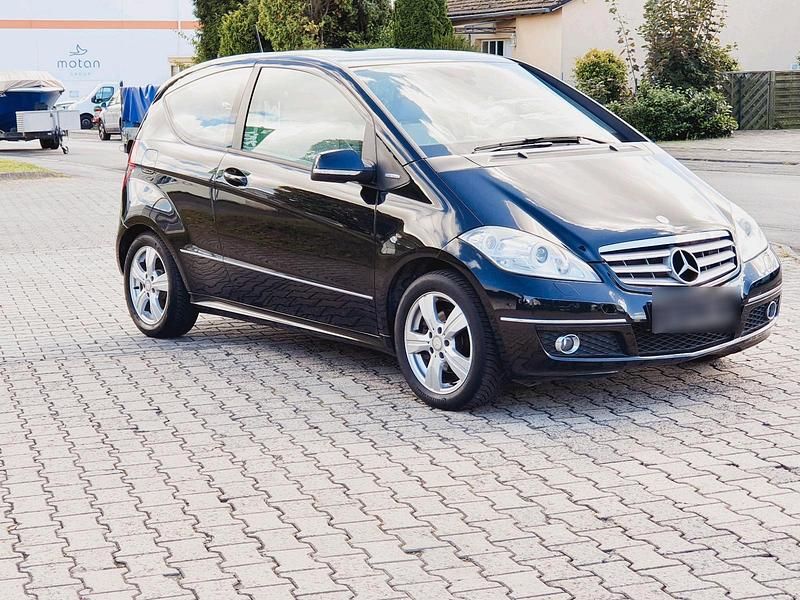 Schwarz Gebraucht 2010 Mercedes A180 Coupé | 3.100 € (Superpreis) - Bild 1/4