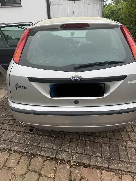 Brugt Ford Focus 101 HK (74 kW) 2003 Sølv Sedan