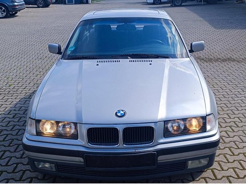 Silber Gebraucht 1994 BMW 316 Coupé | 3.300 € - Bild 1/4
