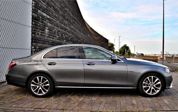 Gebraucht Mercedes E350 211 PS (155 kW) 2018 Grau Limousine