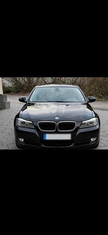 Gebraucht BMW 320 177 PS (130 kW) 2010 Schwarz Limousine