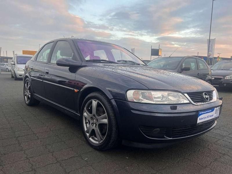 Blau metallic Gebraucht 2001 Opel Vectra Elegance Limousine | 7.900 € - Bild 1/4