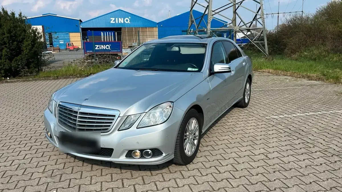 Gebraucht Mercedes E220 170 PS (125 kW) 2011 Silber Limousine
