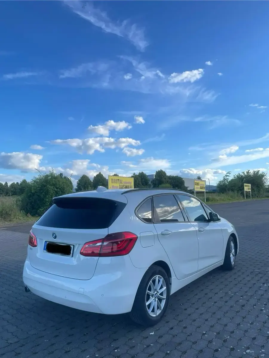 Gebraucht BMW 218 150 PS (110 kW) 2015 Weiß Van / Kleinbus