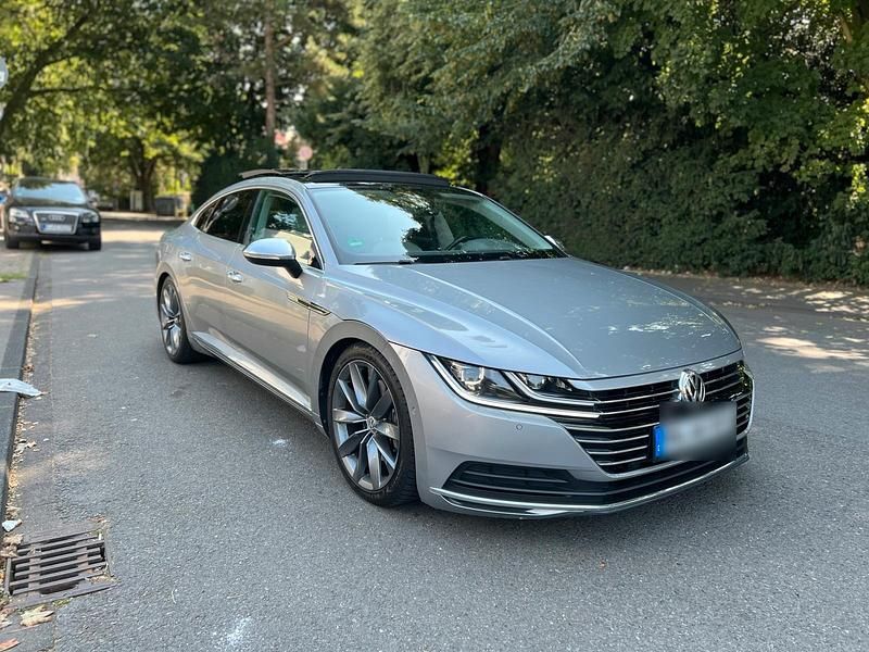 Grau Gebraucht 2017 VW Arteon Limousine | 24.900 € (Fairer Preis) - Bild 1/4