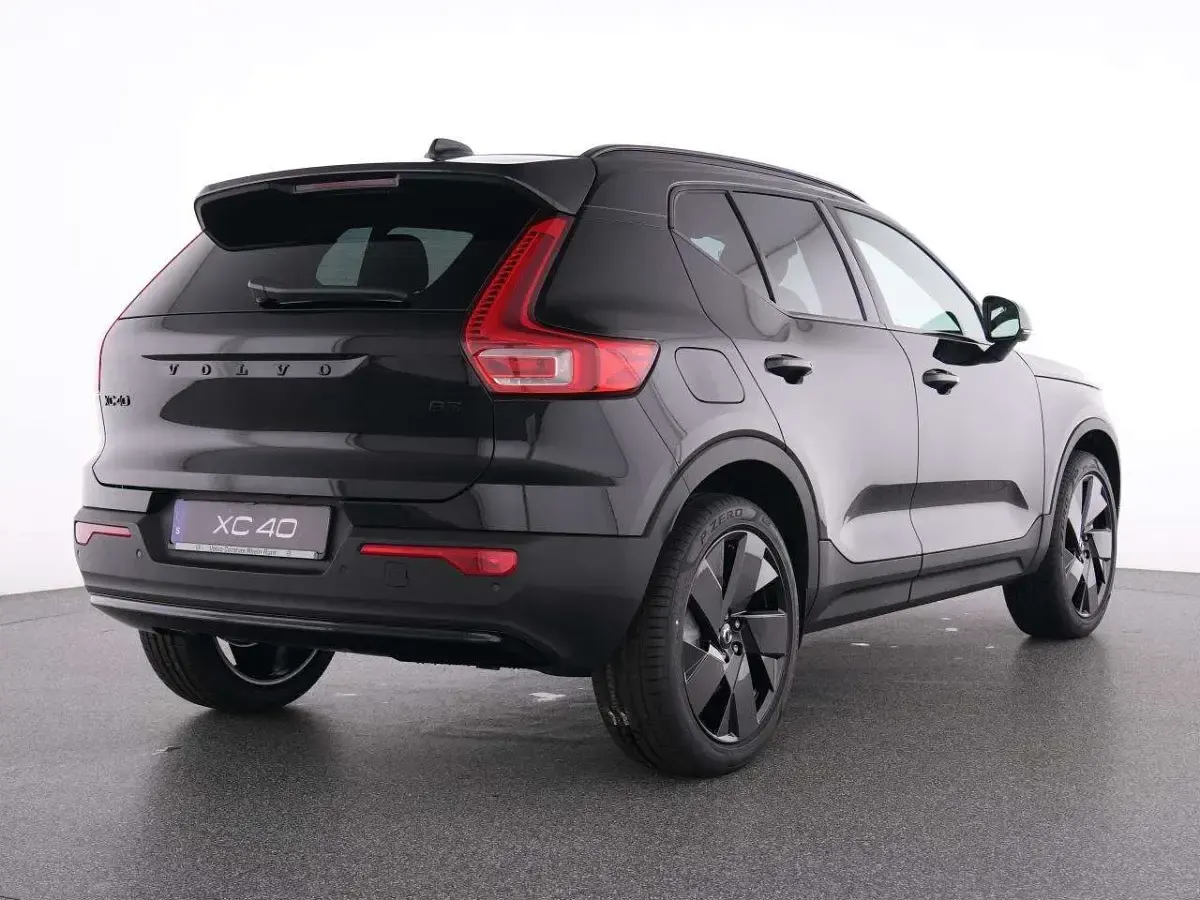 Gebraucht Volvo XC40 Plus 163 PS (119 kW) 2025 Schwarz SUV