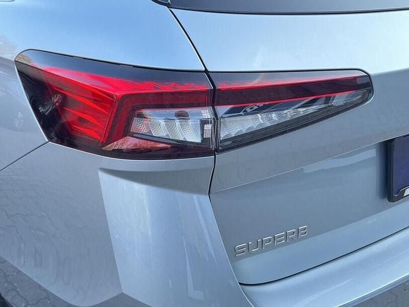 Gebraucht Skoda Superb 150 PS (110 kW) 2025 Pebble silber metallic Kombi