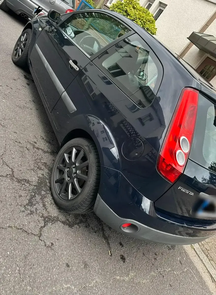 Gebraucht Ford Fiesta 70 PS (51 kW) 2006 Blau Kleinwagen