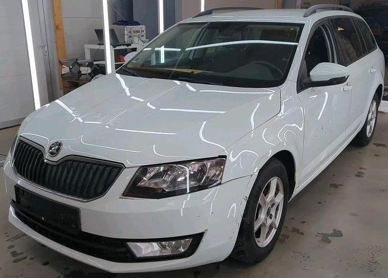 Weiß Gebraucht 2016 Skoda Octavia Limousine | 7.949 € (Superpreis) - Bild 1/4