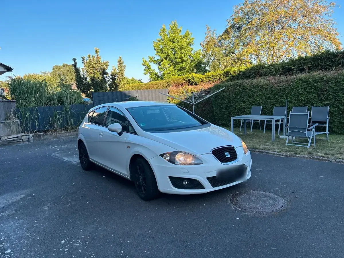 Gebraucht Seat Leon 105 PS (77 kW) 2010 Weiß Kleinwagen