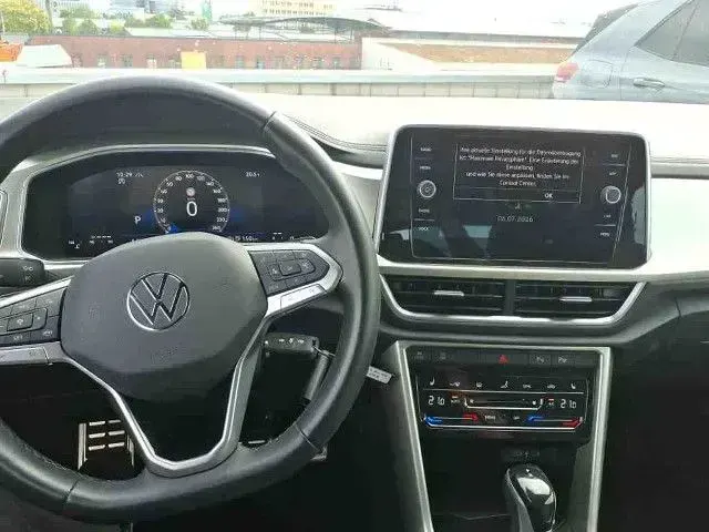Gebraucht VW T-Roc Cabriolet Beats 150 PS (110 kW) 2024 Deep black perleffekt / schwarz (metallic) Cabrio