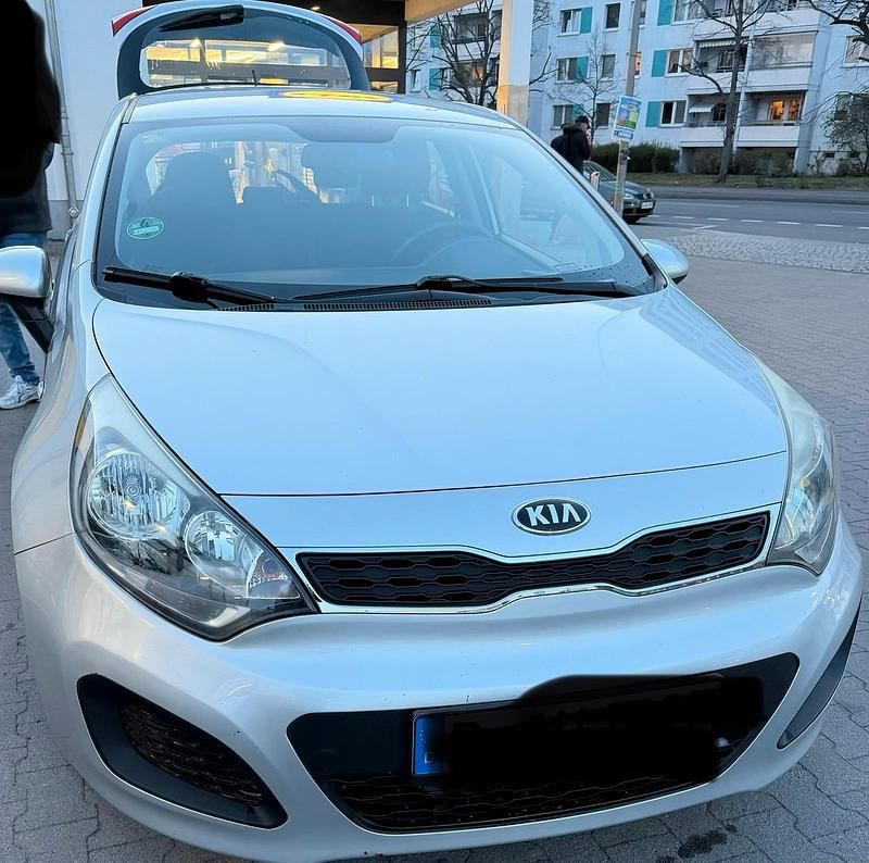 Gebraucht Kia Rio 85 PS (62 kW) 2013 Silber Kleinwagen