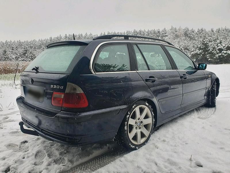 Gebraucht BMW 330 204 PS (150 kW) 2004 Blau Kombi
