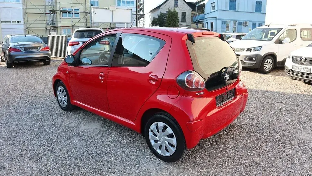 Gebraucht Toyota Aygo Cool 68 PS (50 kW) 2013 Rot Kleinwagen