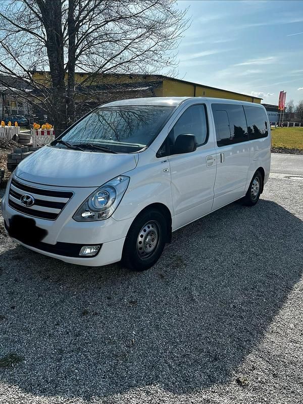 Gebraucht Hyundai H-1 177 PS (130 kW) 2015 Weiß Van / Kleinbus