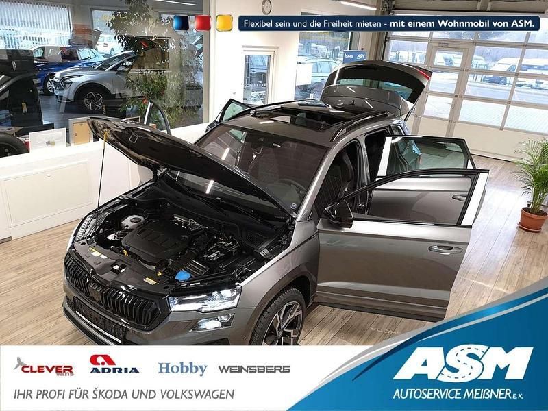 Weiß Neu 2025 Skoda Karoq SportLine SUV | 44.409 € - Bild 1/4