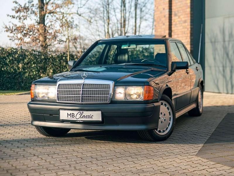 Blauschwarz 199 Gebraucht 1989 Mercedes 190 Limousine | 27.900 € - Bild 1/4