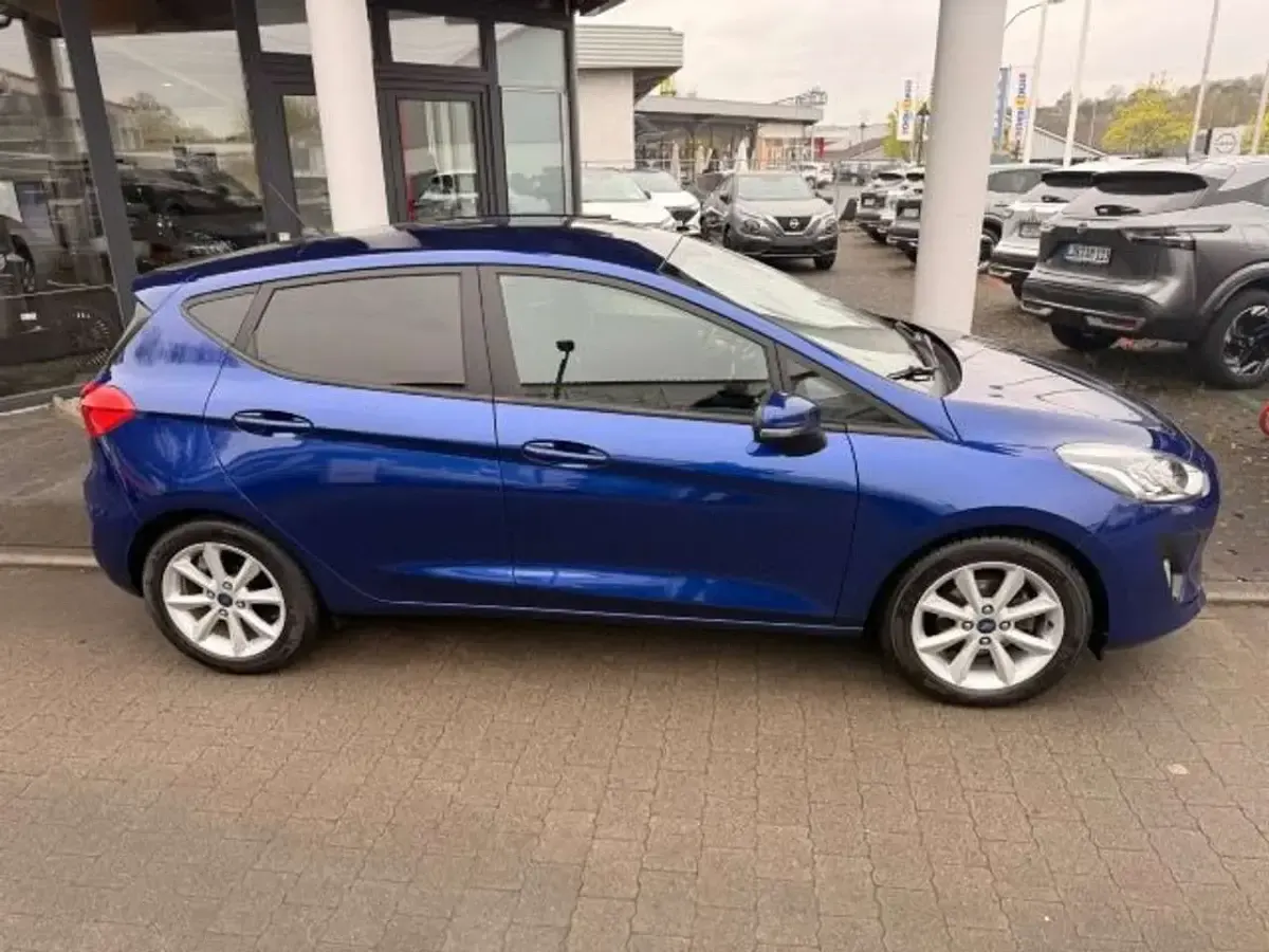 Gebraucht Ford Fiesta Cool & Connect 101 PS (74 kW) 2017 Blau Limousine