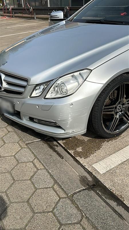 Gebraucht Mercedes E200 184 PS (135 kW) 2011 Silber Coupé