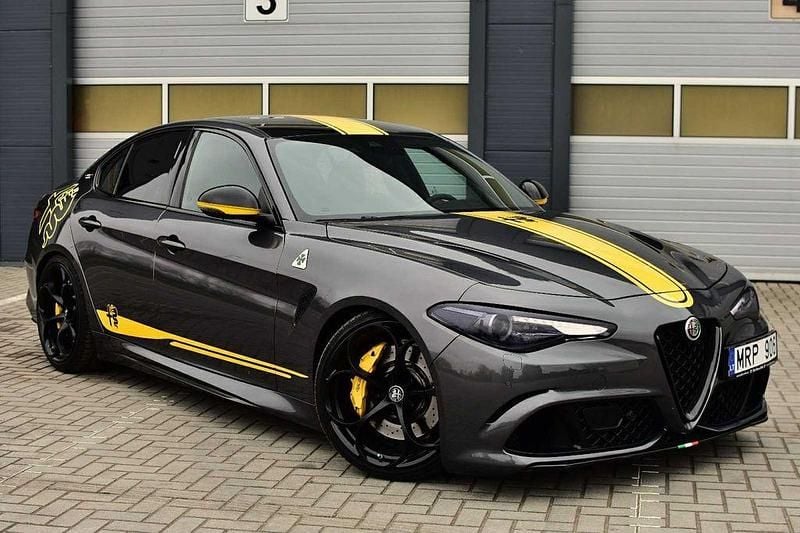 Grau Gebraucht 2017 Alfa Romeo Giulia Quadrifoglio Limousine | 45.000 € (Superpreis) - Bild 1/4