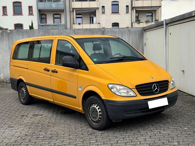 Gelb Gebraucht 2005 Mercedes Vito Van / Kleinbus | 4.800 € (Teuer) - Bild 1/4