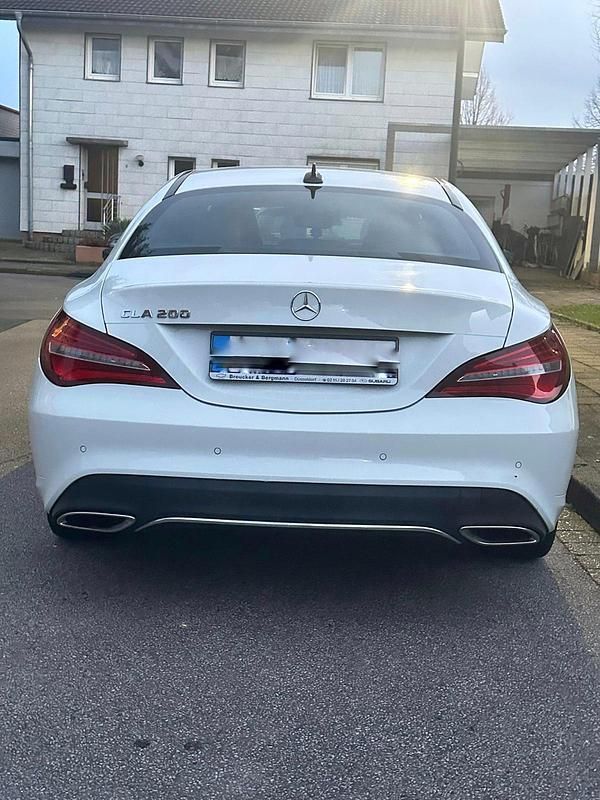 Gebraucht Mercedes CLA200 156 PS (114 kW) 2017 Weiß Coupé