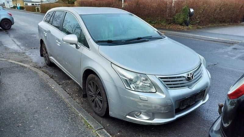 Gebraucht Toyota Avensis Executive 126 PS (92 kW) 2011 Grau Kombi