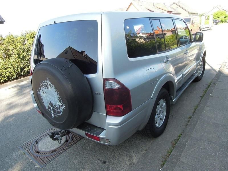Silber Gebraucht 2003 Mitsubishi Pajero SUV | 8.900 € (Fairer Preis) - Bild 1/4