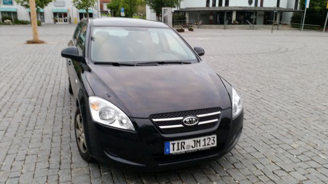 Schwarz Gebraucht 2007 Kia Ceed Limousine | 3.600 € - Bild 1/4