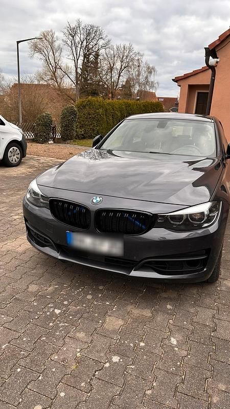 Grau Gebraucht 2017 BMW 330 Kombi | 12.750 € (Superpreis) - Bild 1/4