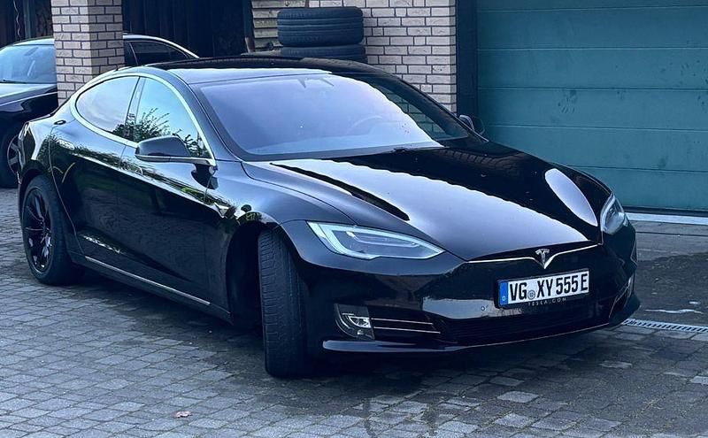 Schwarz Gebraucht 2018 Tesla Model S Kleinwagen | 25.000 € (Fairer Preis) - Bild 1/4