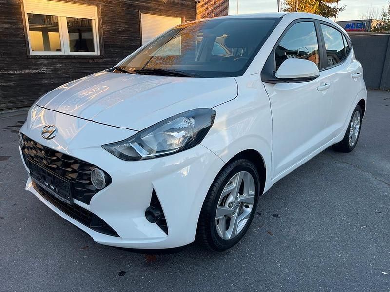 Weiß Gebraucht 2022 Hyundai i10 Trend Kleinwagen | 11.790 € (Fairer Preis) - Bild 1/4