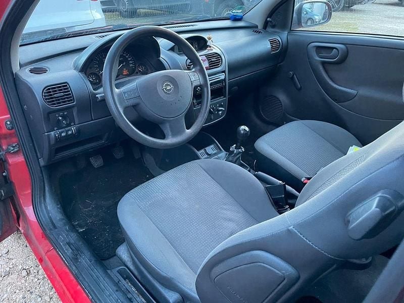 Second-hand Opel Corsa 75 CP (55 kW) 2003 Roșu Hatchback