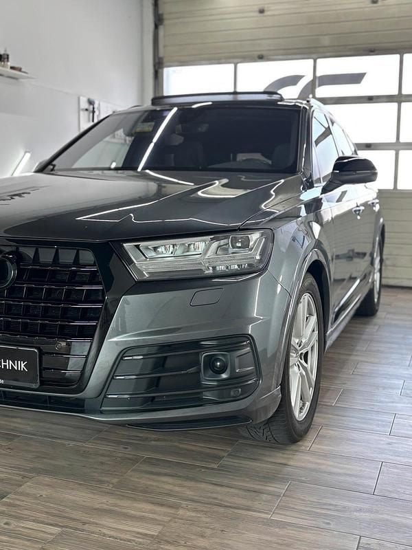 Grau Gebraucht 2016 Audi Q7 S-Line SUV | 29.999 € (Superpreis) - Bild 1/4
