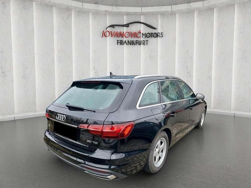 Gebraucht Audi A4 Basis 136 PS (100 kW) 2020 Schwarz Kombi