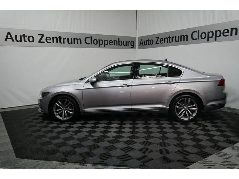 Gebraucht VW Passat Elegance 239 PS (175 kW) 2020 Pyritsilber metallic Limousine
