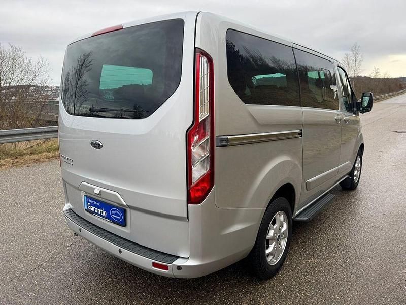 Gebraucht Ford Tourneo 155 PS (114 kW) 2015 Silber Van / Kleinbus