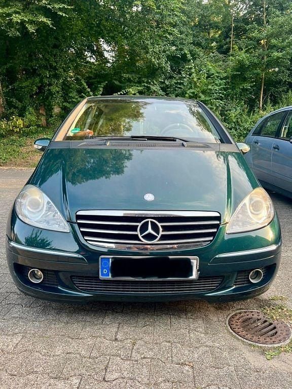 Grün Gebraucht 2004 Mercedes A180 Avantgarde Van / Kleinbus | 2.500 € (Fairer Preis) - Bild 1/4